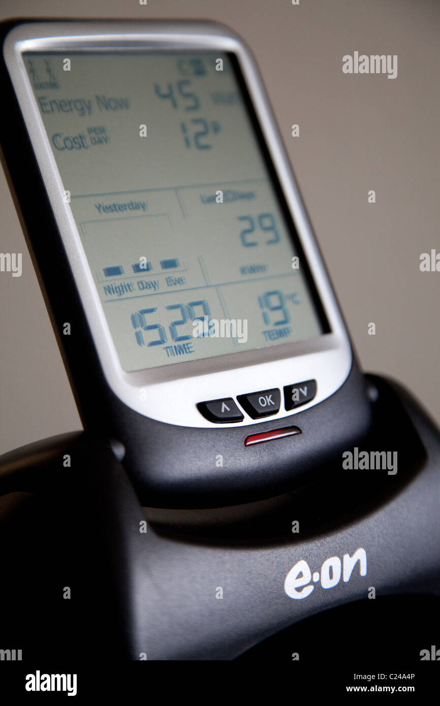 Ein EON intelligente Stromzähler Überwachung live Verbrauch von Strom in eine inländische Immobilien England UK Stockfoto