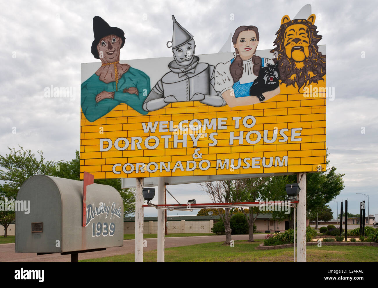 Kansas, Liberal, Dorothys Haus, Nachbildung des fiktiven Kansas Bauernhaus und Yellow Brick Road, Land von Oz Stockfoto