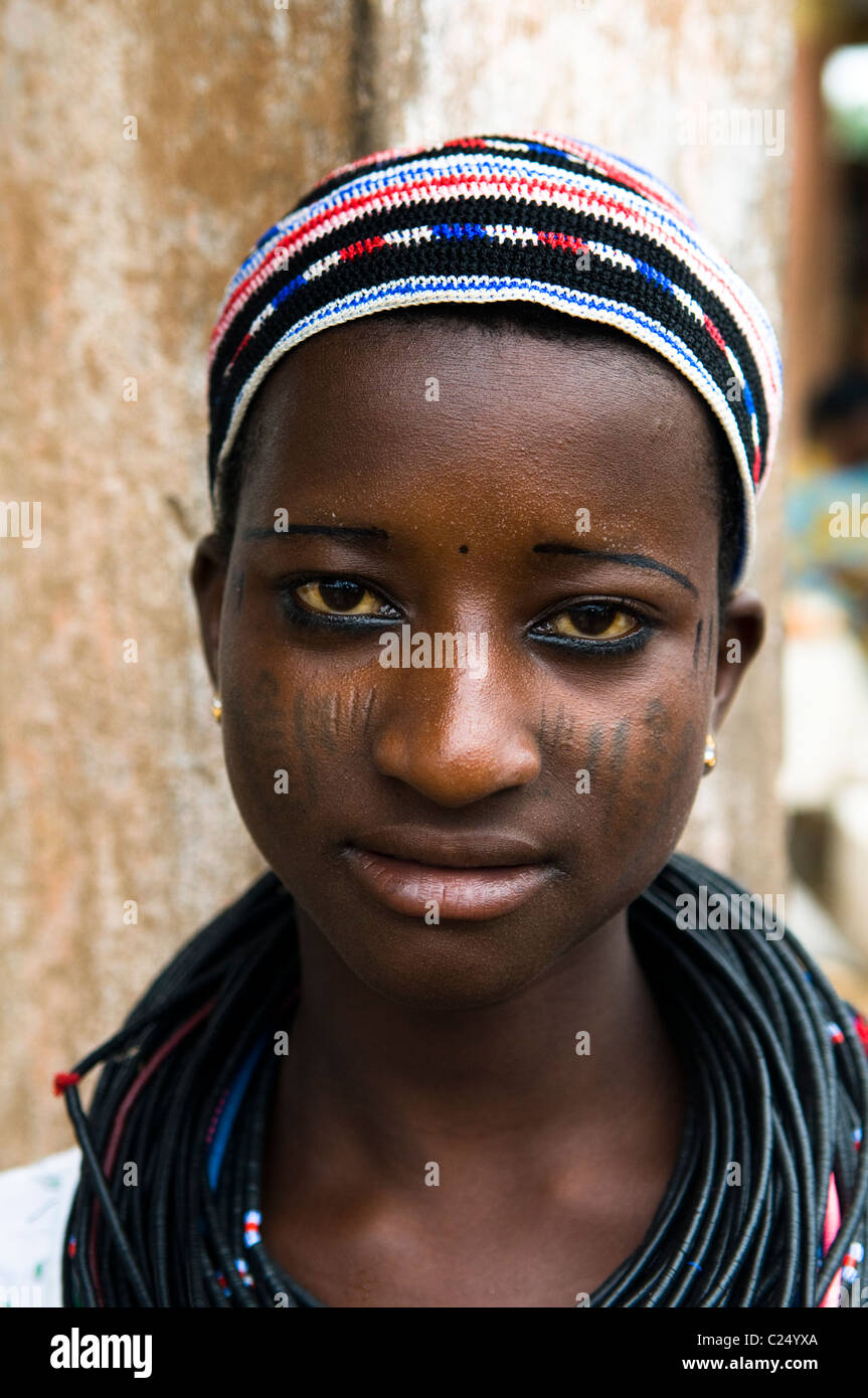 Porträt einer schönen Peul Frau genommen im Norden Benin nahe der Grenze von Niger. Stockfoto
