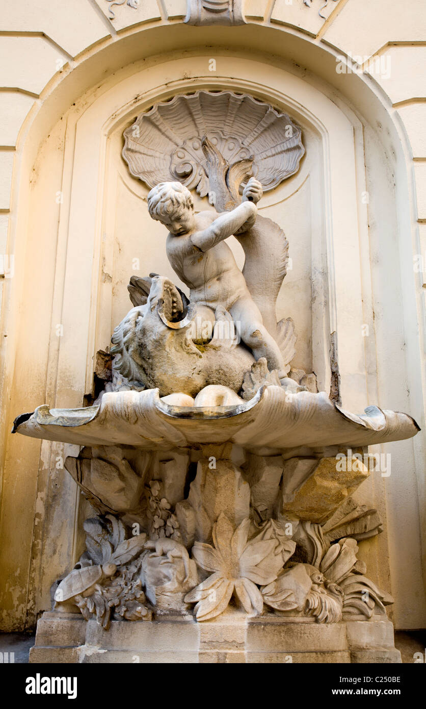 Vienna-Brunnen auf der Fassade der Akademie der Wissenschaften Stockfoto