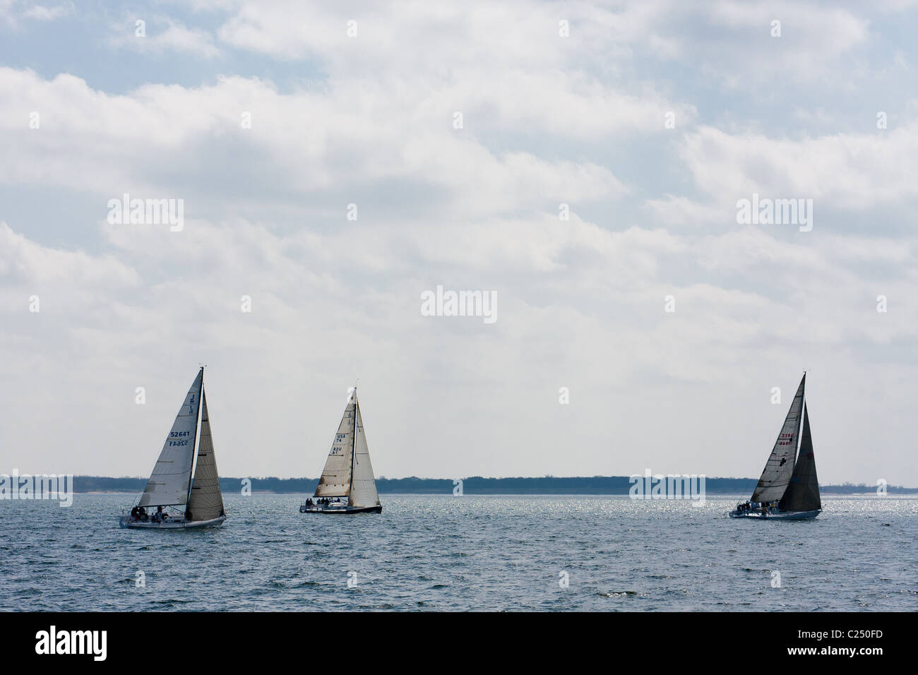 Beneteau erste 40, J122 und J92s Rennen in Texoma Sailing Club Icebreaker 3, dritte Segelregatta 2011. Stockfoto