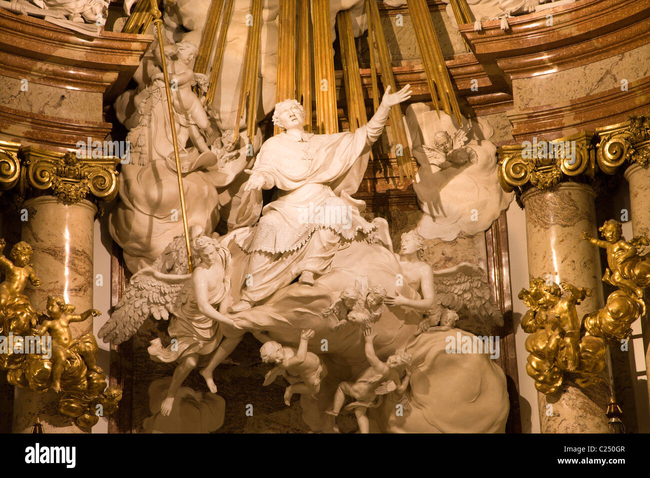 Wien - Detail vom Altar der st. Charles Boromeo Kirche Stockfoto