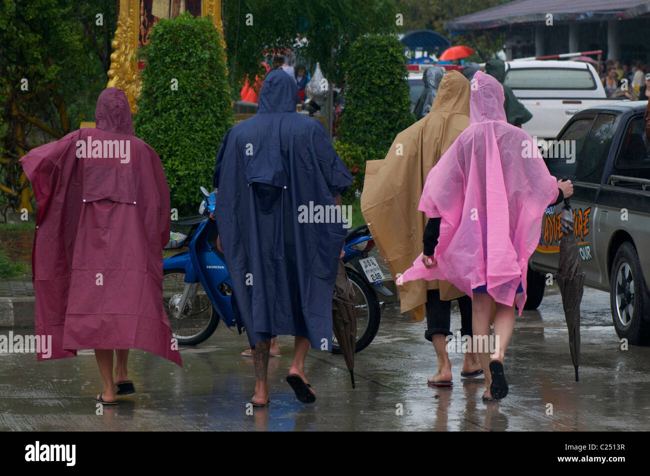 Touristen flüchten Sturm auf Koh Phangan Stockfoto