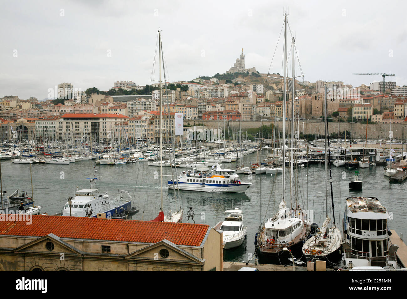 Blick auf den Vieux Port, Marseille, Provence, Frankreich Stockfoto