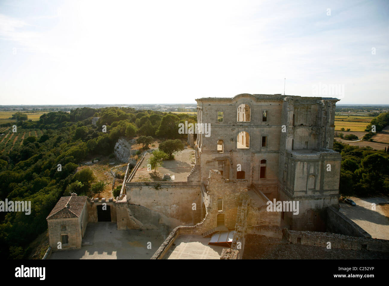 Blick auf die Ruine Kloster, Abbaye de Montmajour, Provence, Frankreich. Stockfoto