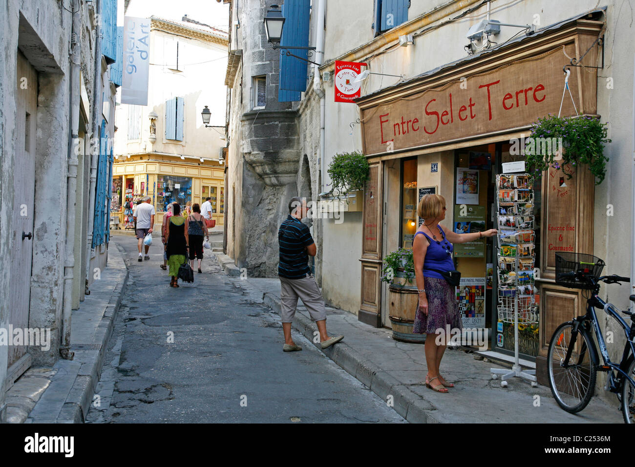 Straßenszene in der Altstadt, St Remy de Provence, gegründet du Rhône, Provence, Frankreich. Stockfoto