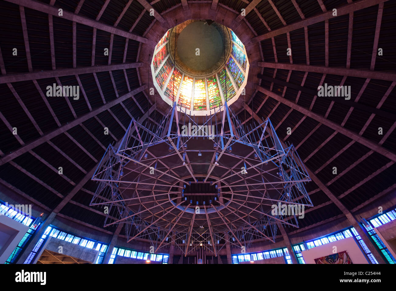 Durchdachte Struktur über dem Altar im Inneren der Kathedrale, Liverpool Stockfoto