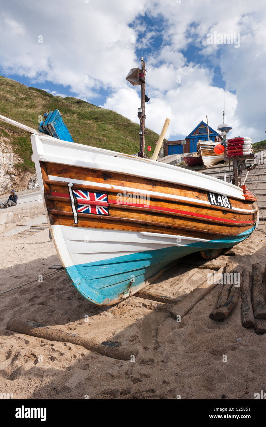 Angelboote/Fischerboote am Strand von North Landing, Flamborough, East Yorkshire Stockfoto