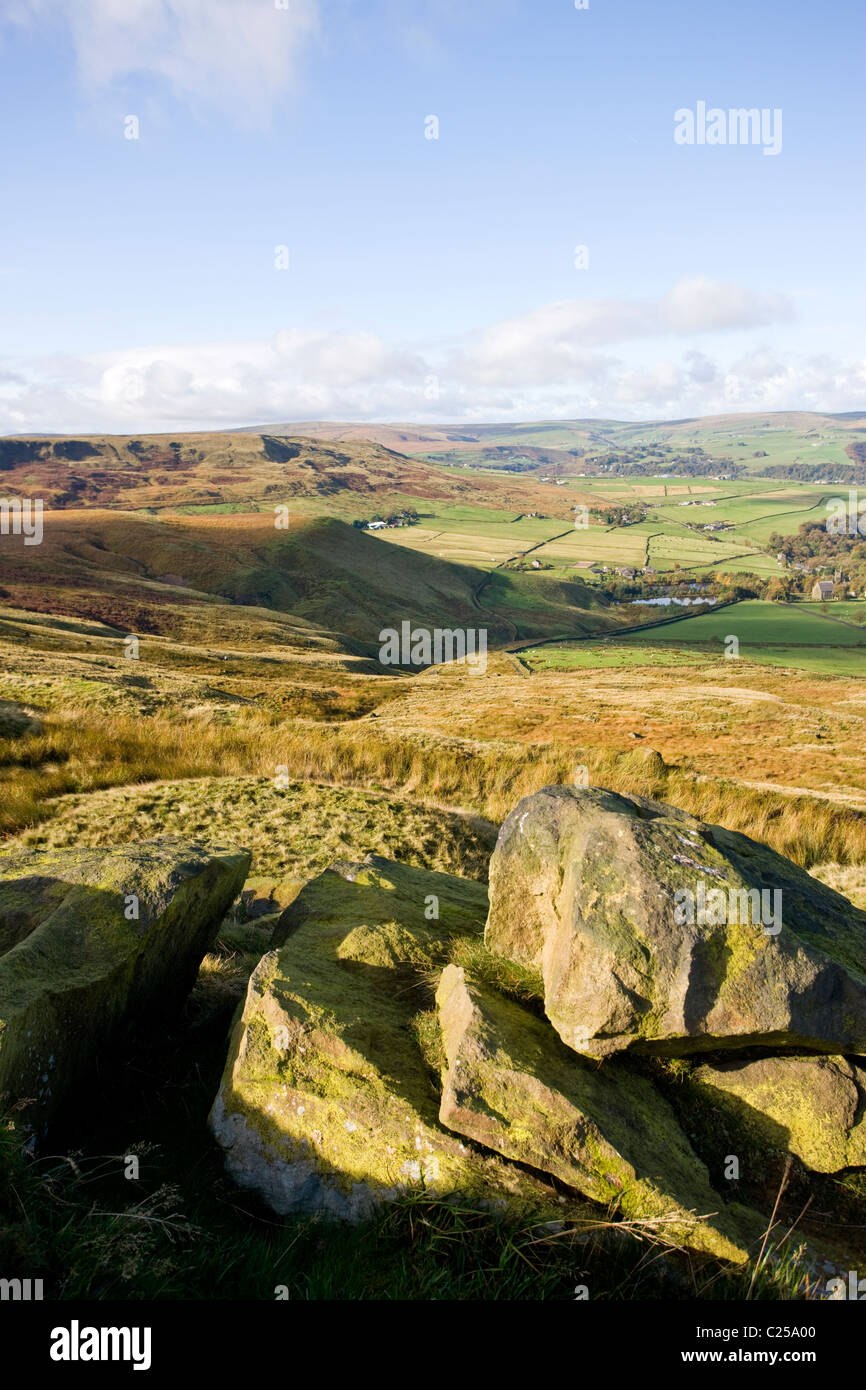 Ansicht West über Ackerland und Mauren auf Pennine Way in Richtung Stoodley Hecht Stockfoto