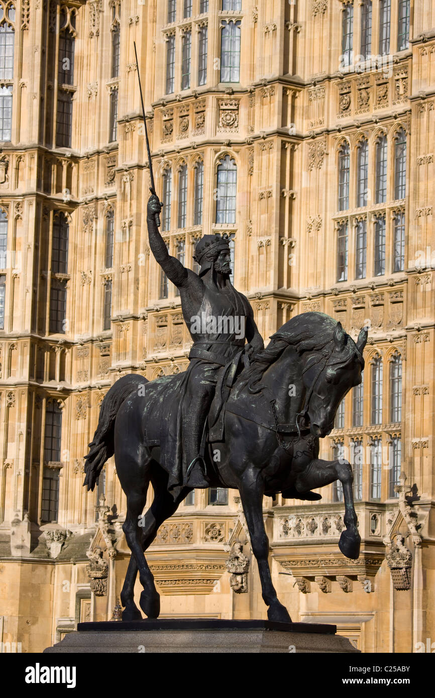 Richard Löwenherz-Statue vor den Houses of Parliament Stockfoto