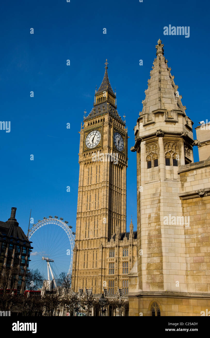 Houses of Parliament und Big Ben mit dem London Eye nur sichtbar Stockfoto