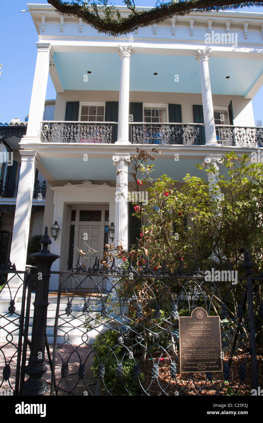 Gedenktafel in der berühmten Brevard-Reis Vorderhaus, ehemalige Heimat von Anne Rice, im Garden District von New Orleans Stockfoto