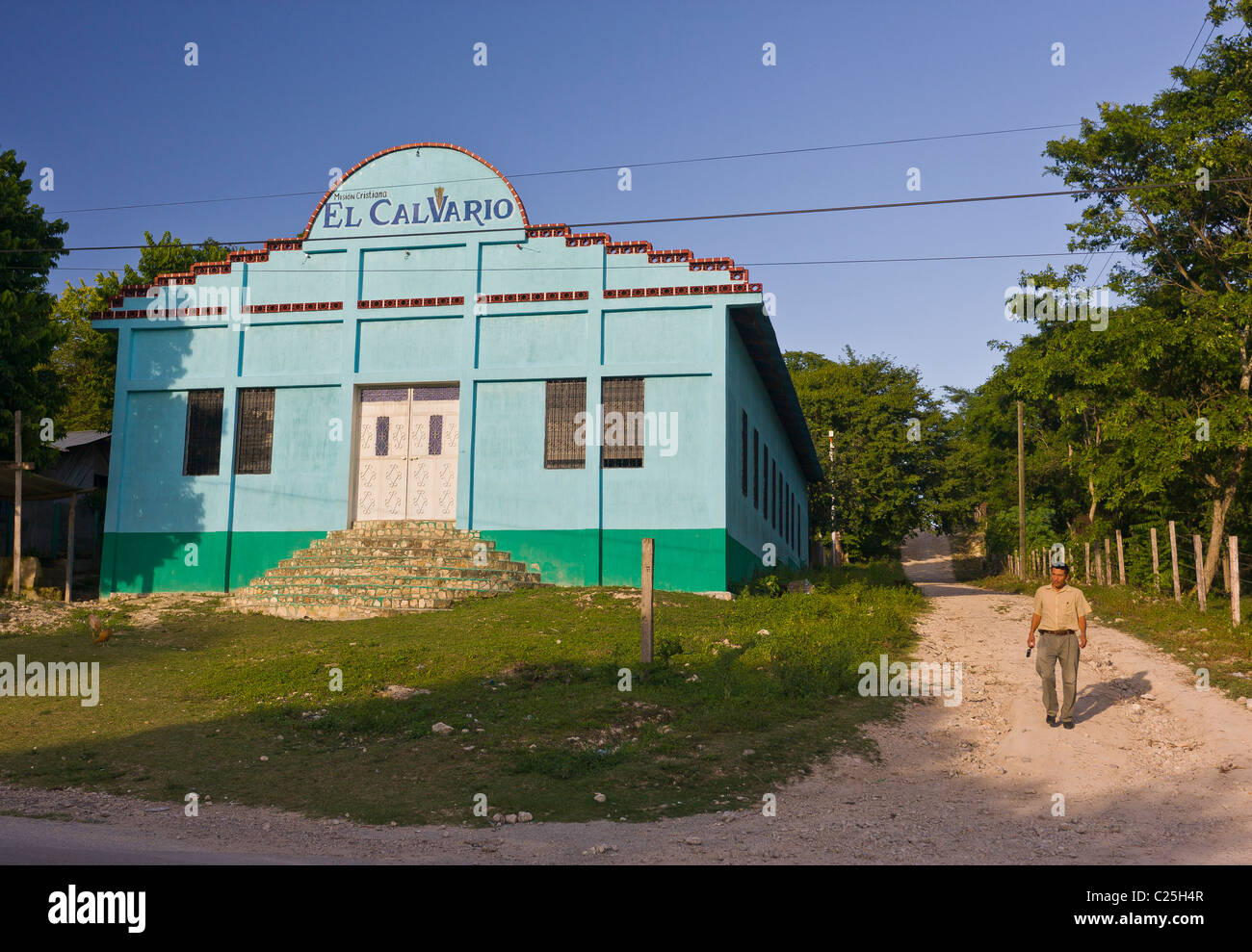 REMATE, GUATEMALA - El Calvario christliche Mission Gebäude und Mensch. Stockfoto