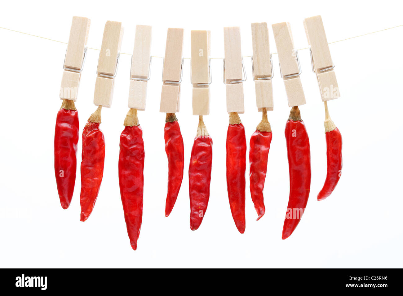 Rote Paprika Wäscheklammer hängen Stockfoto