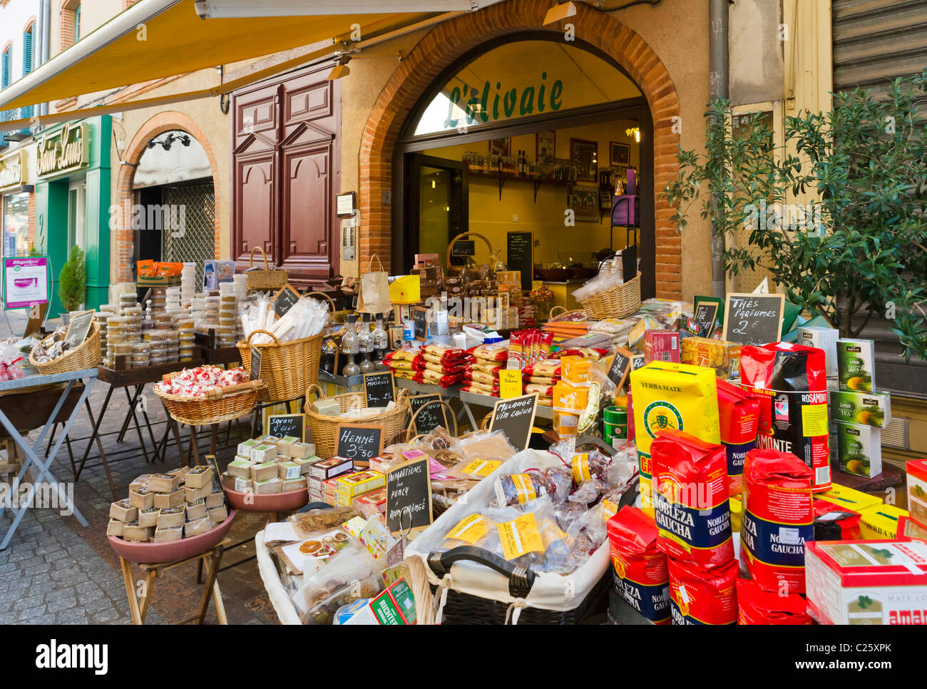 Kaufen Sie in der Altstadt ein, Montauban, dem Lot, Frankreich Stockfoto