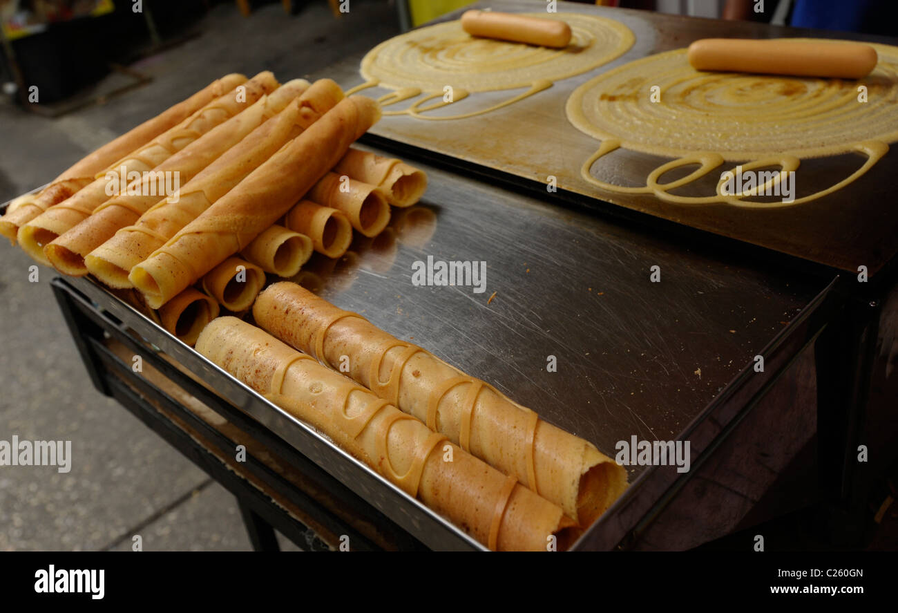 Japanische Pfanne Kuchen (in thai'Kanom Tokio "), Thai Street Snack, Bangkok, Thailand Stockfoto