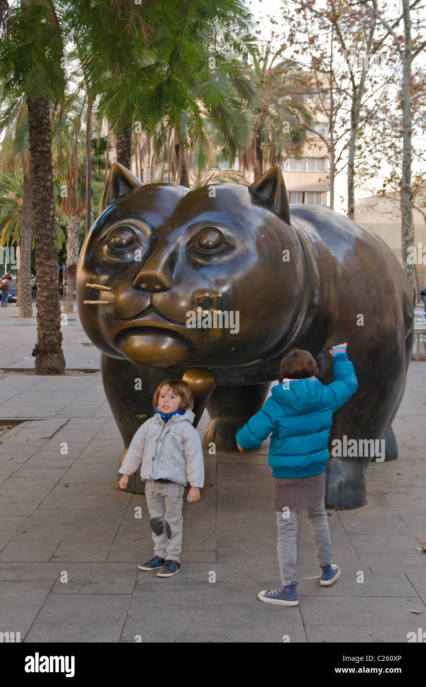 Kolumbianischen Künstlers Fernando Botero s Katze Skulptur befindet sich derzeit im Rambla del Raval, Barcelona, Katalonien, Spanien Stockfoto