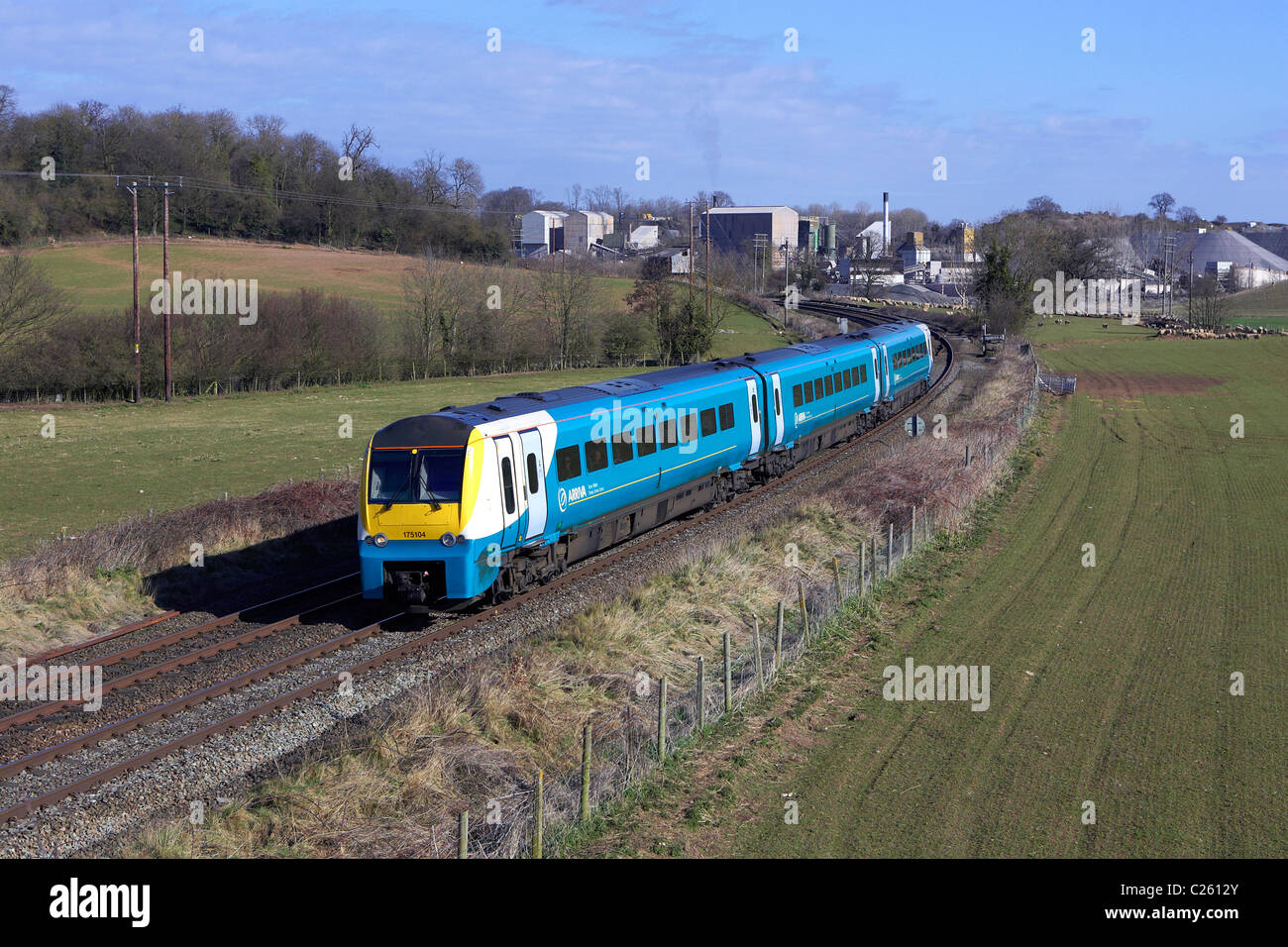 Arriva Trains Wales 175 104 Köpfe durch Bayston Hügel (Shrewsbury) mit einem Manchester Picadilly - Milford Heavon Service auf 19/3 Stockfoto