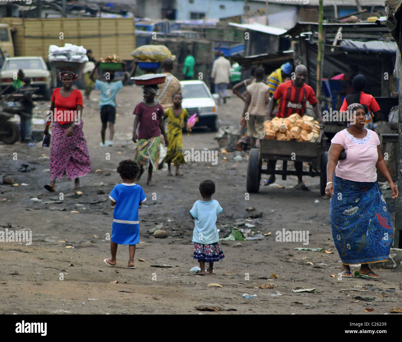 Schmutz im Adjame, Abidjan, Elfenbeinküste Stockfoto
