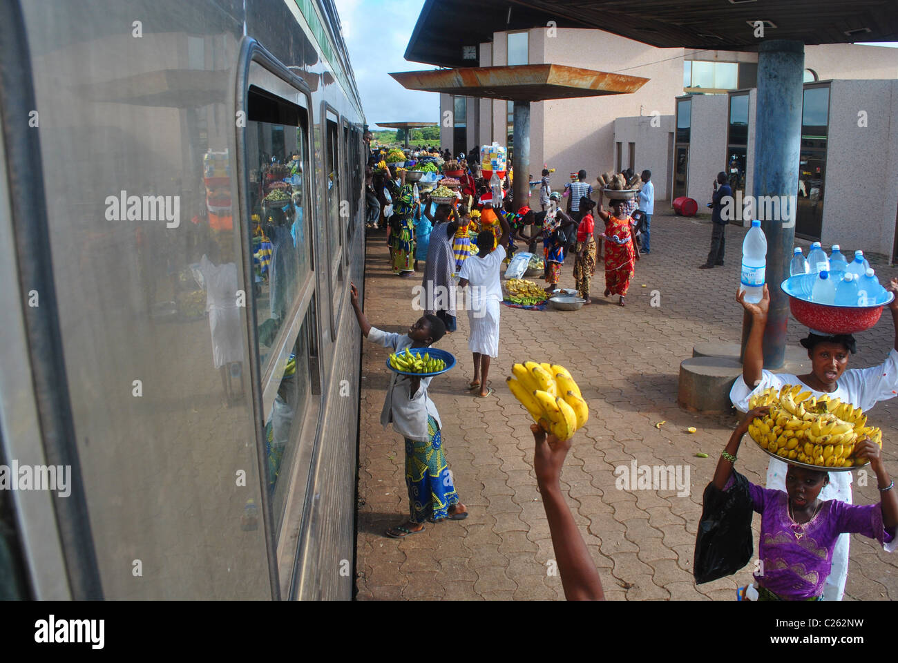 Bahnhof in der Elfenbeinküste, Westafrika, auf der Linie von Abidjan nach Burkina Faso Stockfoto