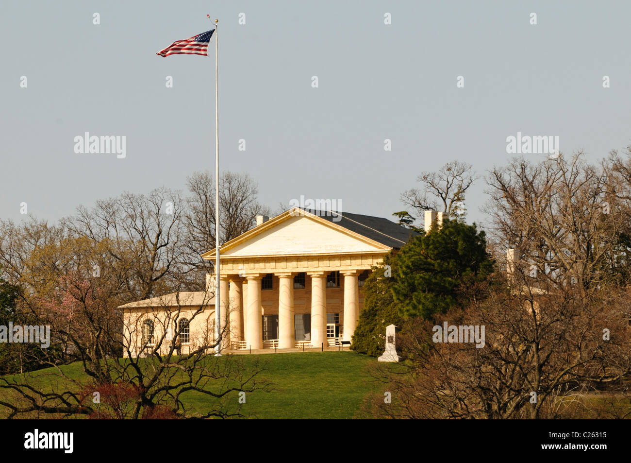 Army corps of engineers after 32 years of honorable service. Robert E Lee House - Arlington House Auch Bekannt Als Robert E Lee Memorial Oben Auf Den Hugel Von Arlington National Cemetery Die Aufnahme Stammt Von Memorial Bridge Blick Nach Westen Im Vordergrund Ist Der Eingang Des