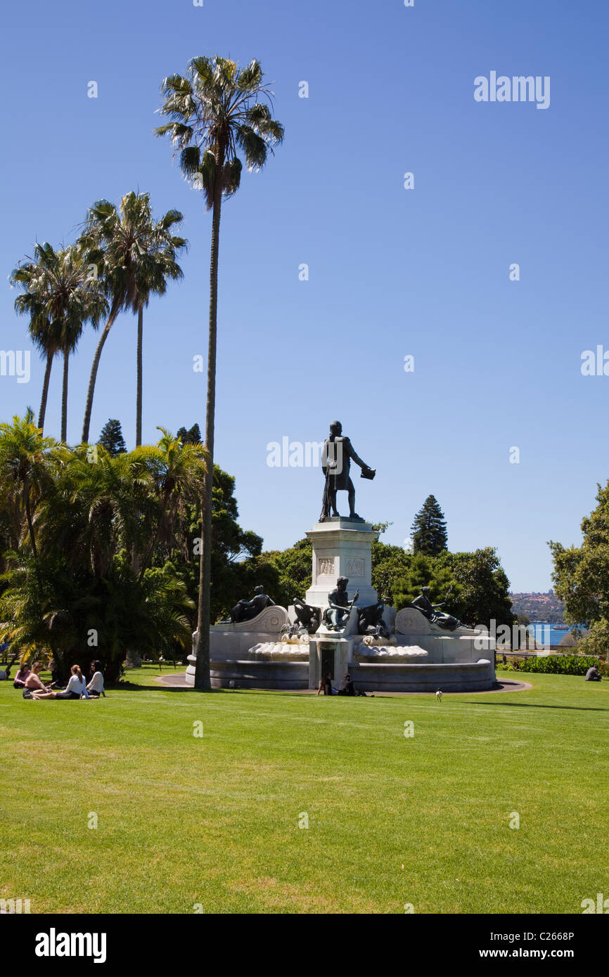 Statue von Gouverneur Phillip mit Brunnen in Sydney Botanic Gardens Stockfoto