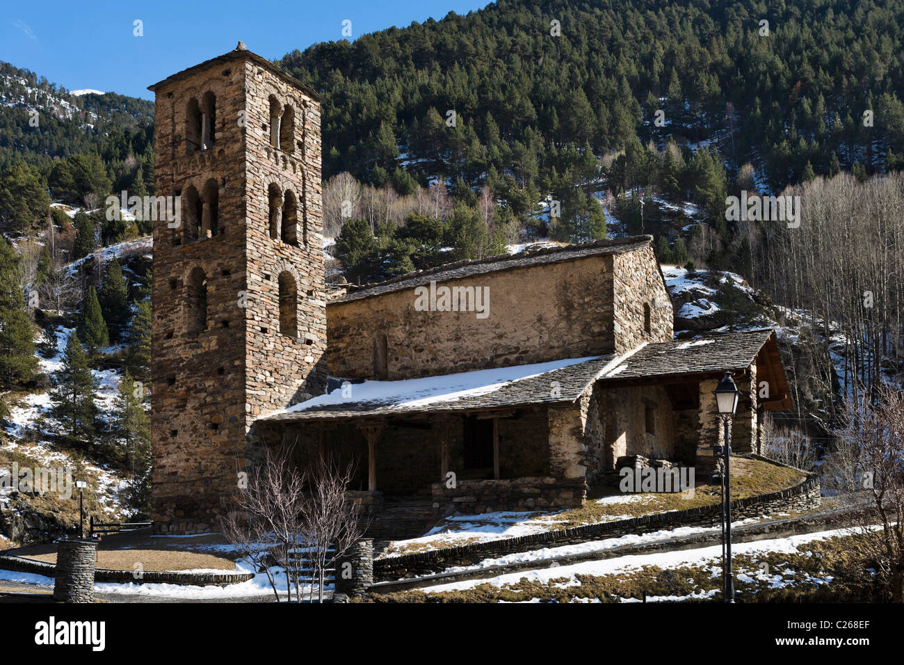 Mittelalterliche romanische Kirche von Sant Joan de Caselles, Canillo, Grandvalira Ski Area, Andorra Stockfoto