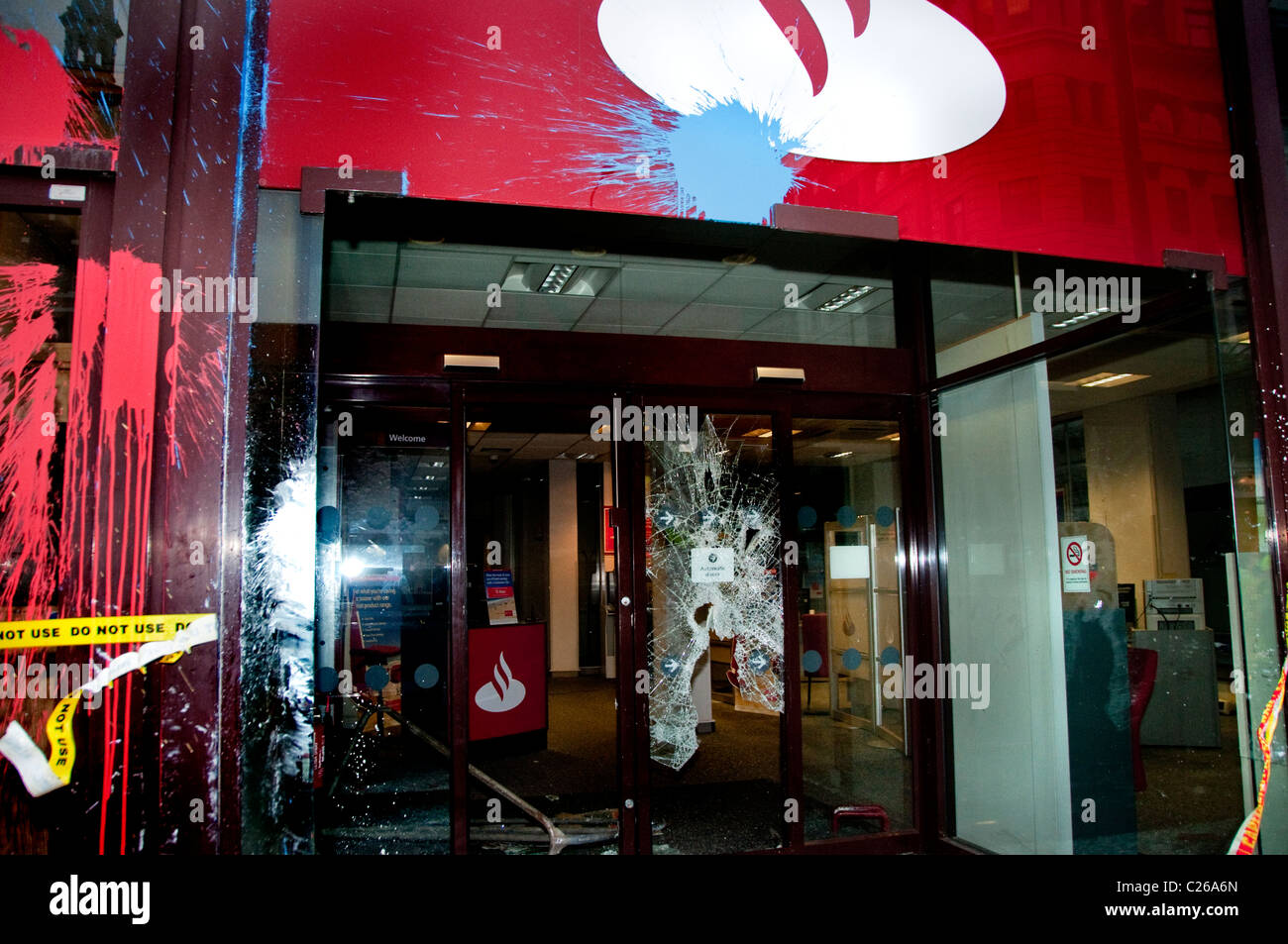 Bank-Fenster gebrochen bei Protest gegen Kürzungen der Regierung "Marsch für die Alternative" März 2011 Stockfoto