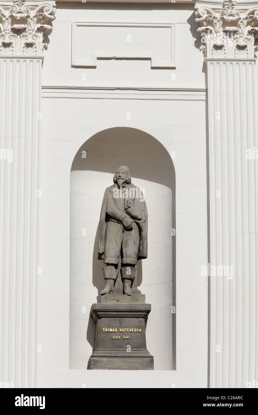 Statue von George Hutcheson in der Hutcheson Hall, Merchant City, Ingram Street, Glasgow, Schottland, Großbritannien Stockfoto