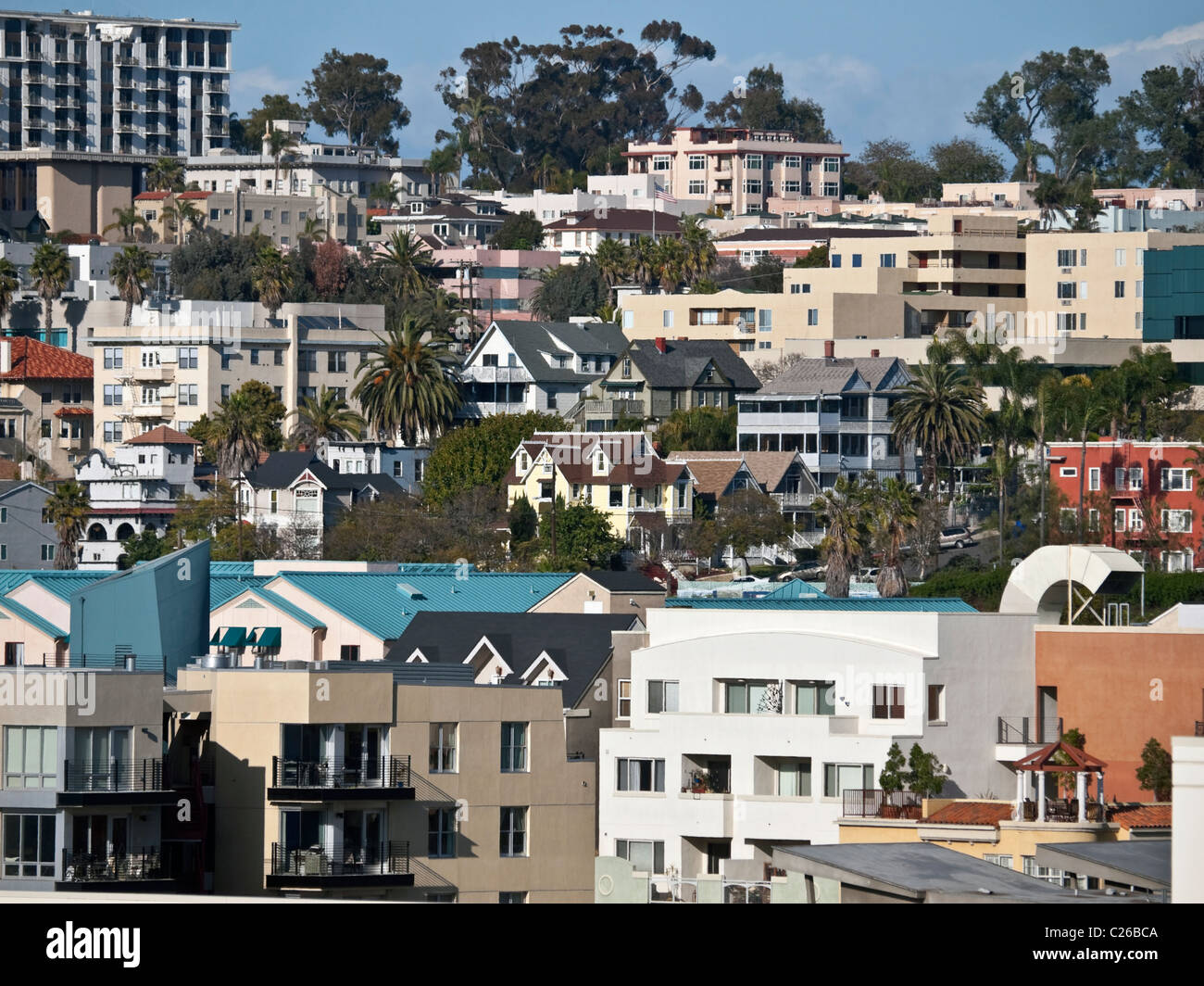 Hillside Nachbarschaft Häuser nahe der Innenstadt von San Diego im sonnigen Kalifornien. Stockfoto