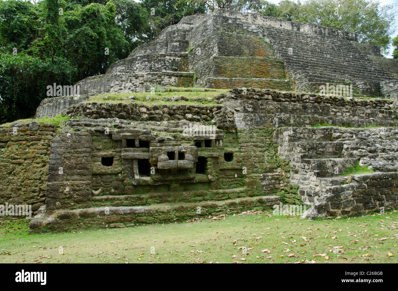 Mittelamerika, Belize, Lamanai. Historischen Maya-Ruinen. Jaguar-Tempel. Stockfoto