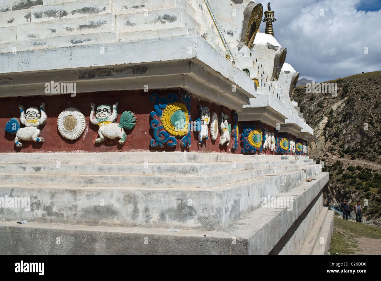 Tibetische Stupa und das Schnee-Tiger-artwork Stockfoto