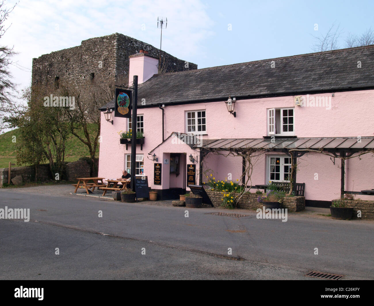 Castle Inn und Lydford Castle, Devon, UK Stockfoto