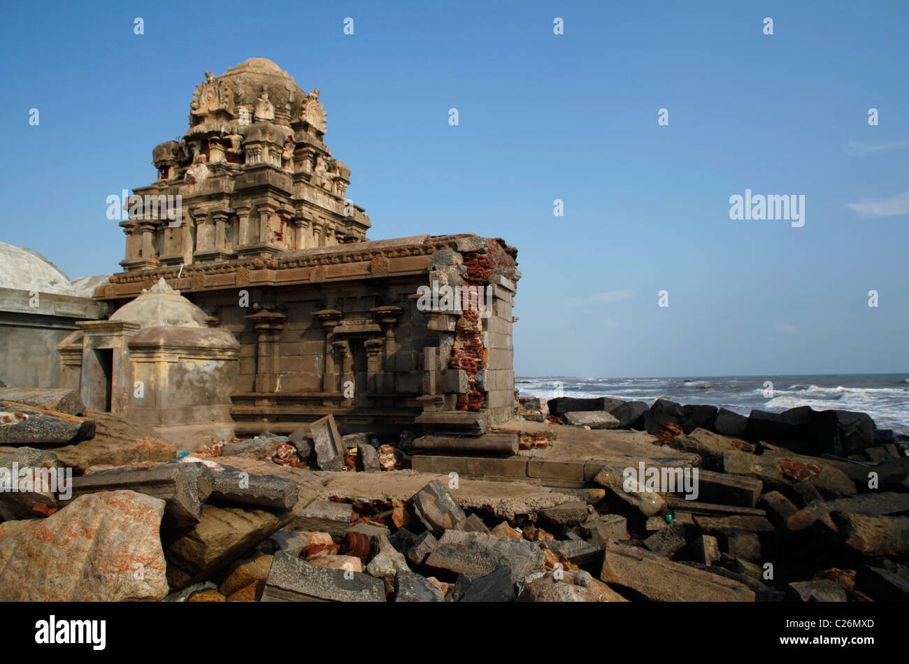 Die alten Shore Tempel zerstört wird langsam durch das Meer in Tranquebar eine alte dänische Kolonie in Tamil Nadu, Indien Stockfoto