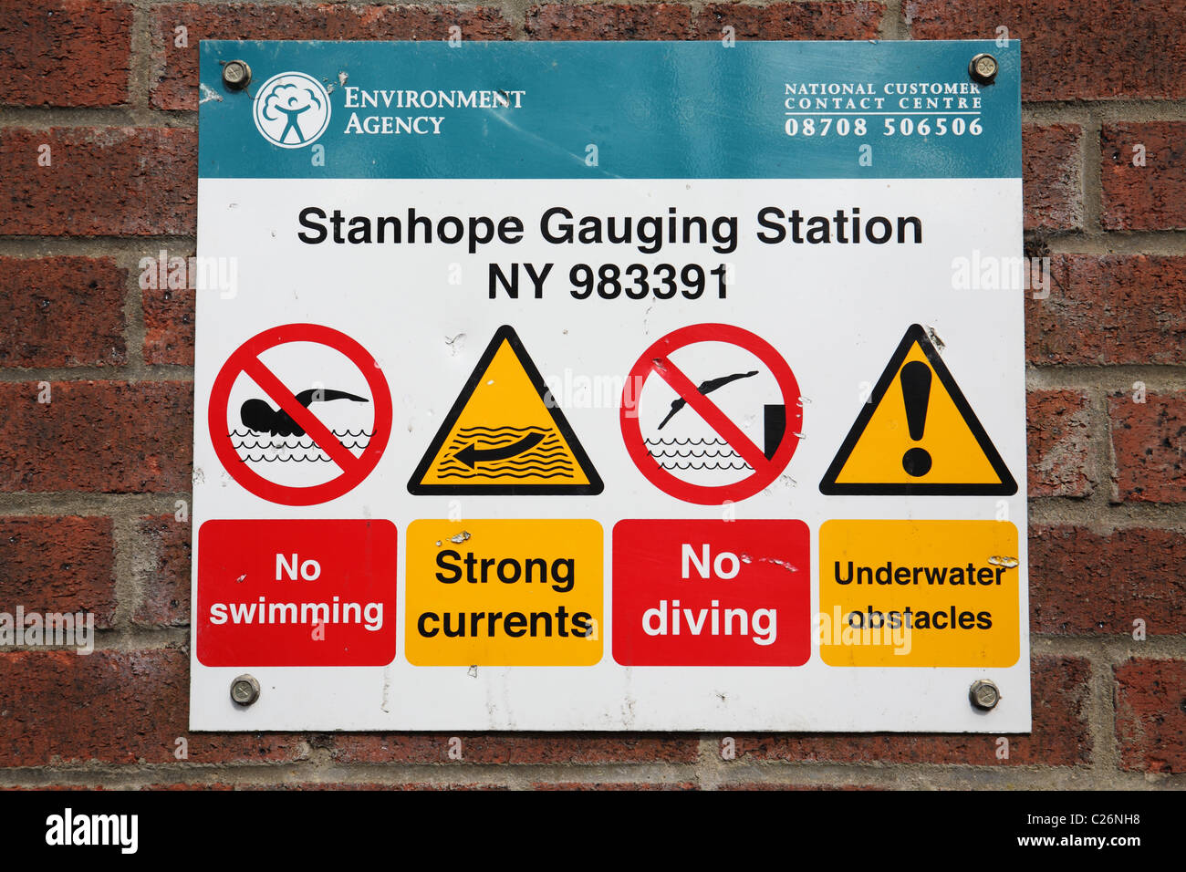 Stanhope Flusses Wear Messung Bahnhof Warnschild Stockfoto