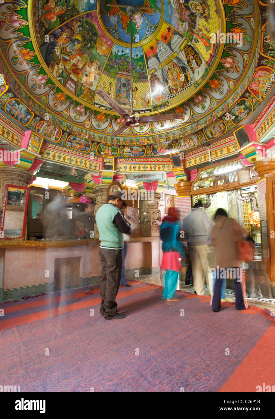 Faithfuls beten in der Laxminath hindu-Tempel, Jaisalmer, Rajasthan, Indien Stockfoto