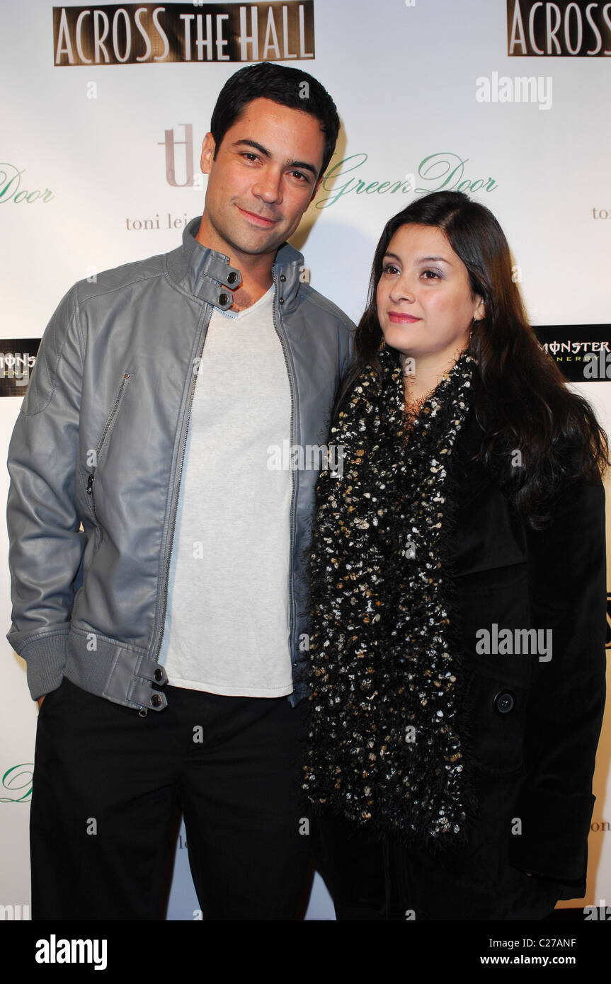 Lily Pino And Danny Pino Stockfotos Und Bilder Kaufen Alamy