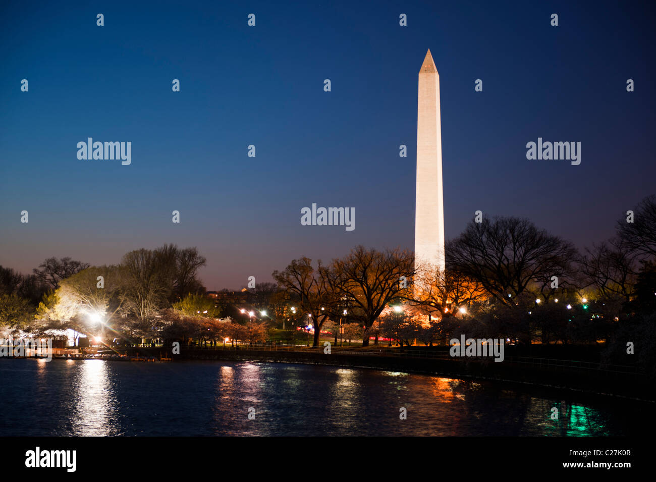 Das Washington Monument in der Nacht. Stockfoto