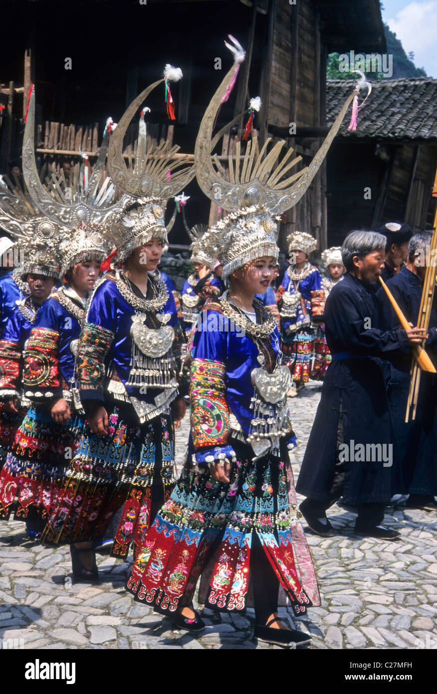 Silber-Horn Miao in Festival Kleid, Langde, Guizhou, China Stockfoto