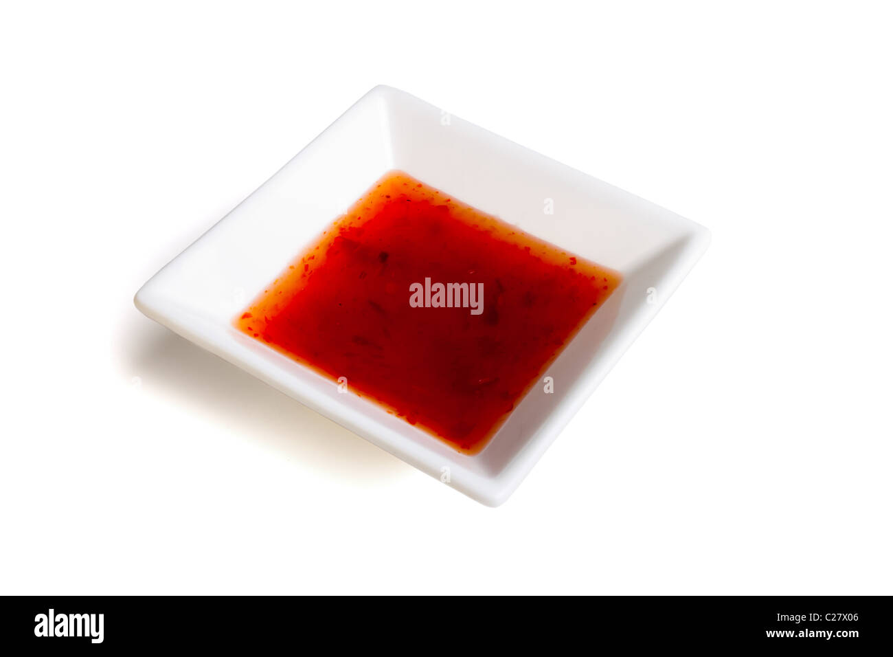 Sweet Chili Dip isoliert auf weißem Hintergrund. Stockfoto