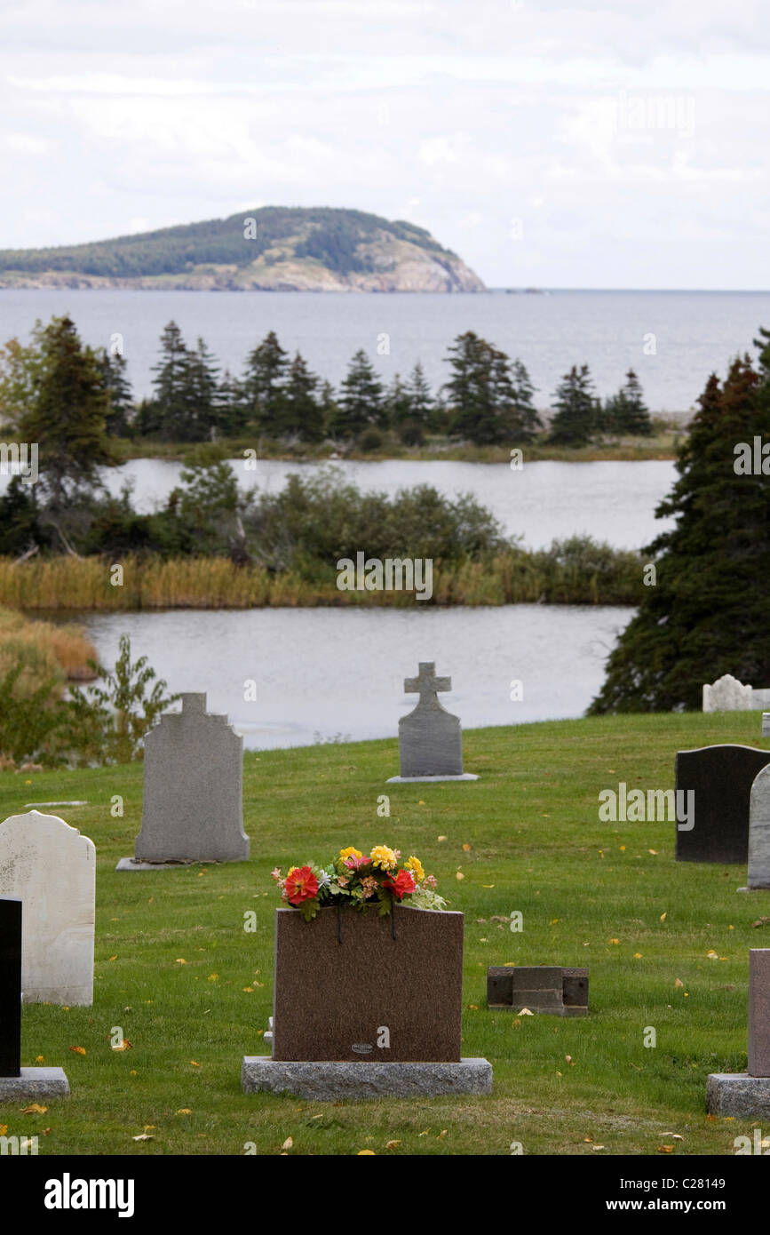 Friedhof, Blick auf die Atlantikküste, Cape Breton, Nova Scotia, Kanada Stockfoto