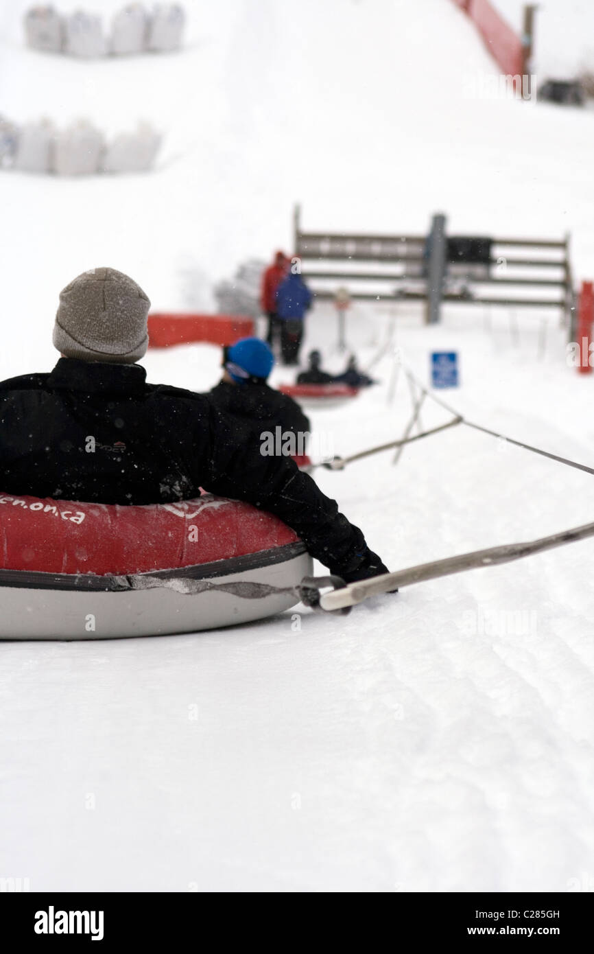 Snowtube Aufzug nach oben laufen Stockfoto