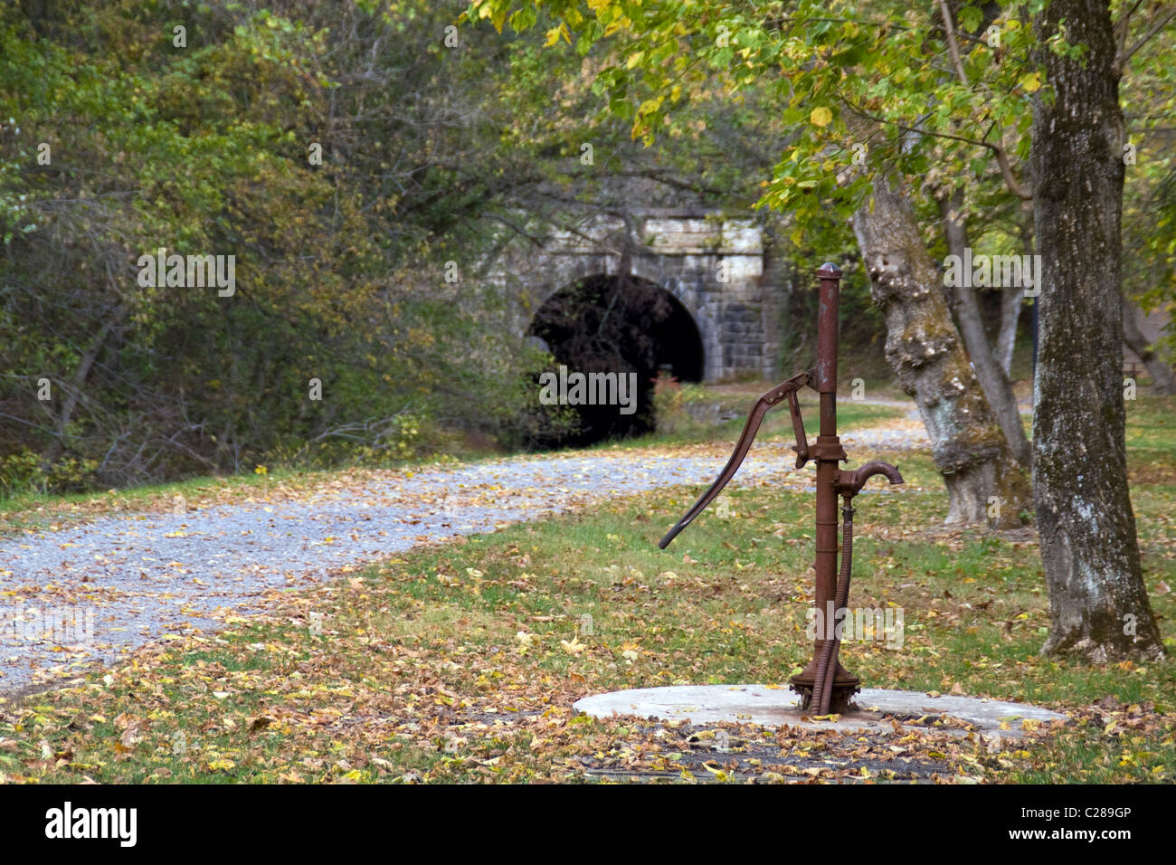 Westeingang der Paw Paw Tunnel entlang der Chesapeake and Ohio Canal National Historical Park in Allegany County Maryland Stockfoto