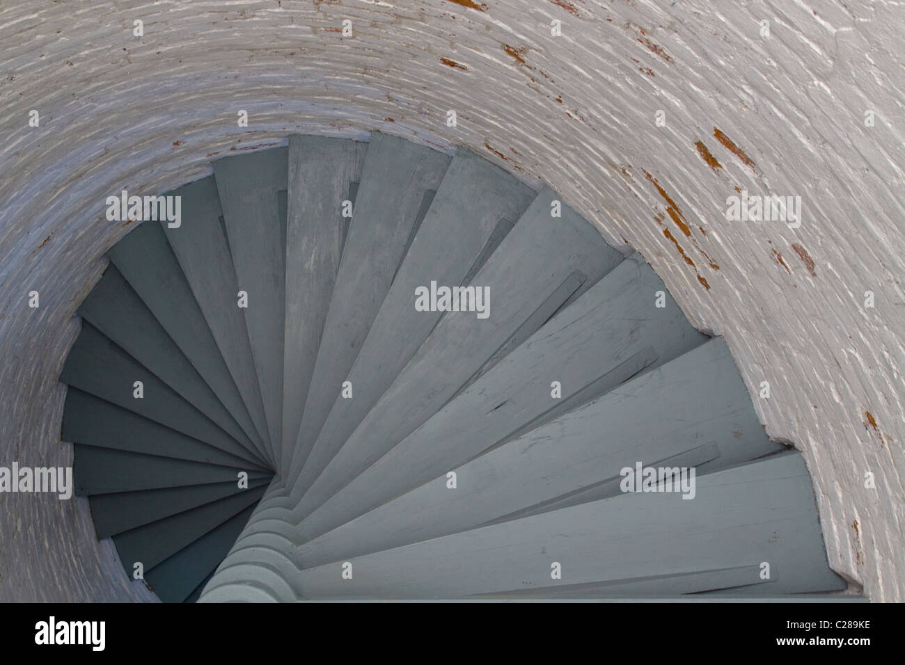 Cove Point Lighthouse (liegt entlang Patuxent River) grau Metall-Spirale Treppe - gebaut 1824 - Lusby (Calvert County) Maryland Stockfoto