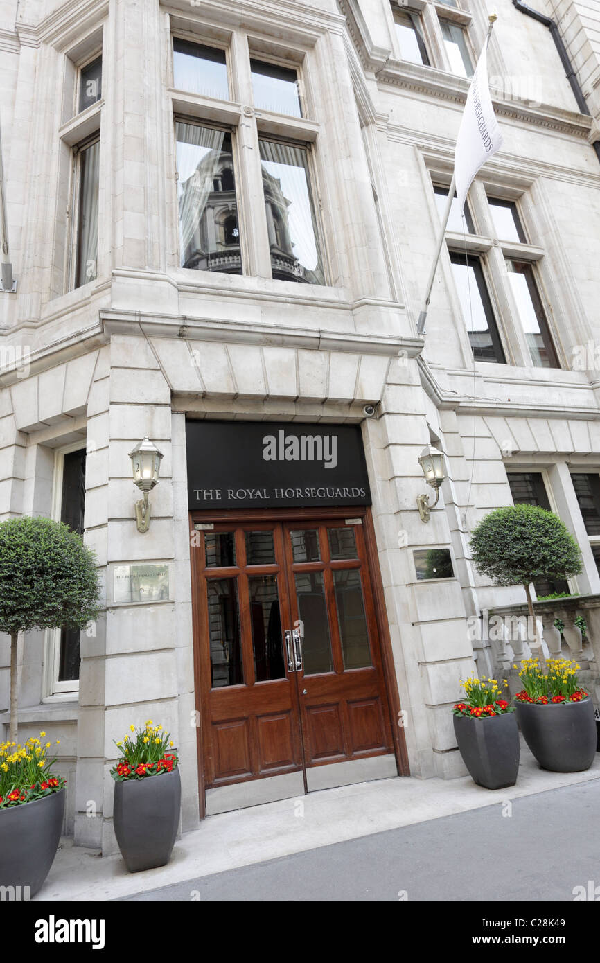 Der Haupteingang des Royal Horseguards Hotel in Whitehall, London. Stockfoto