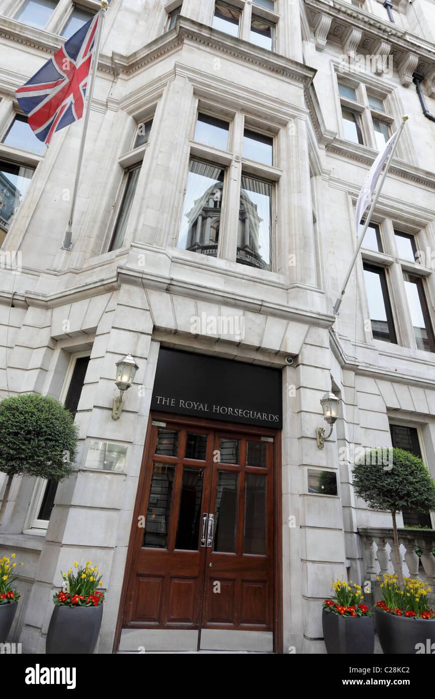 Der Haupteingang des Royal Horseguards Hotel in Whitehall, London. Stockfoto