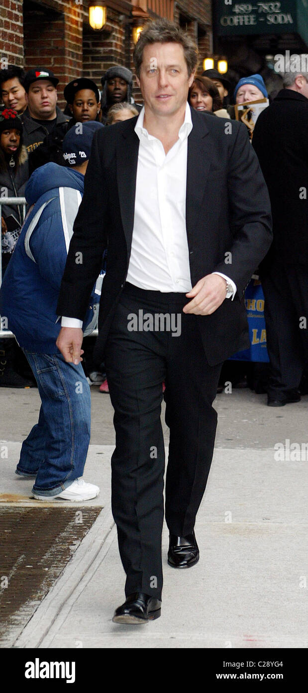 Hugh Grant vor dem Ed Sullivan Theater für die "Late Show With David Letterman" New York City, USA - 14.12.09: Stockfoto