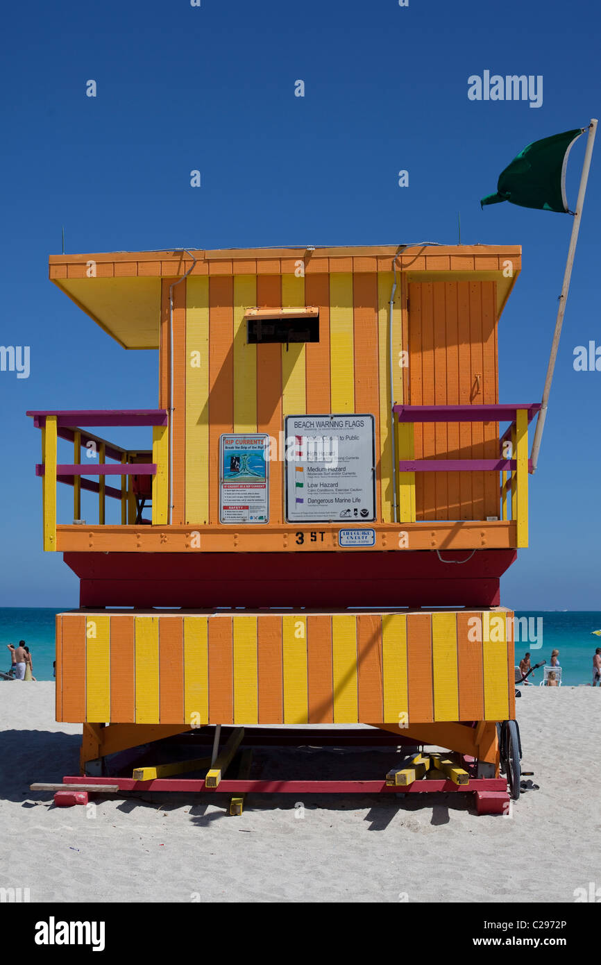 Rettungsschwimmer-Hütte am Strand, South Beach, Miami, Florida, USA Stockfoto