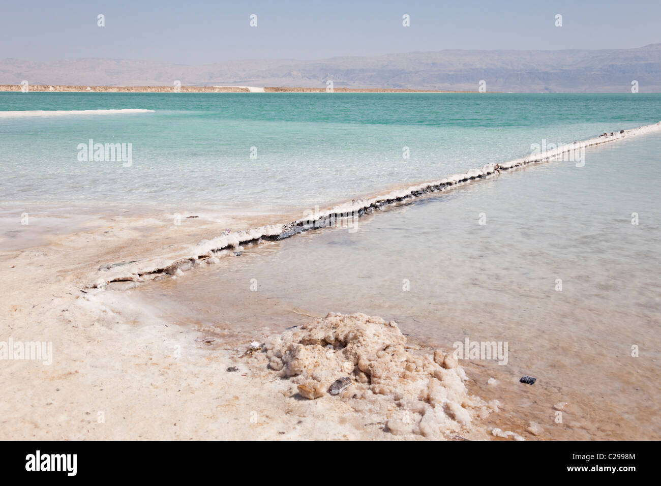Kristall-Salze am Strand des Toten Meeres in Israel Stockfoto