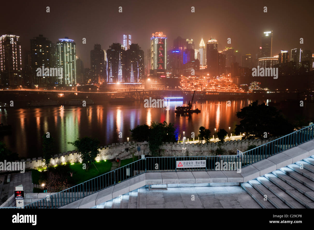 China, Chongqing Stadtbild bei Nacht Stockfoto